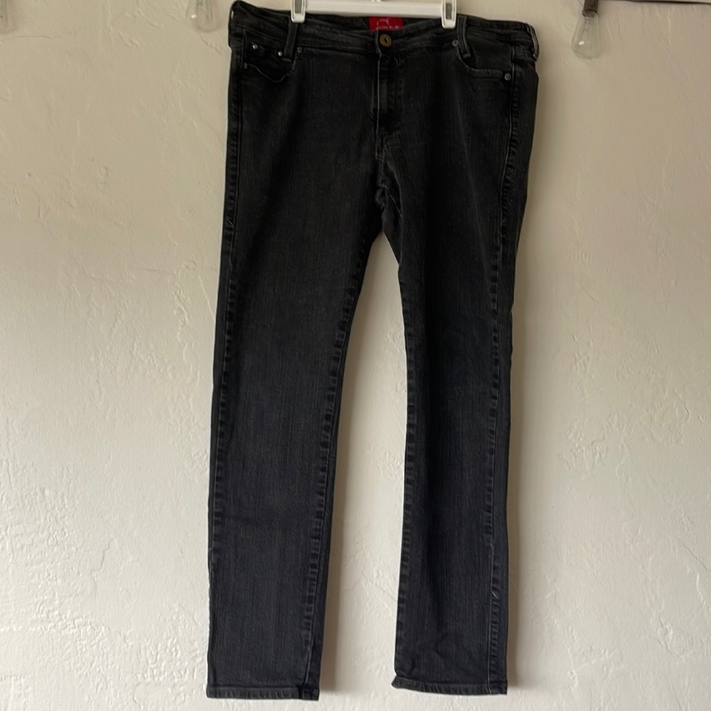 Levi’s Vintage Skinny 582 faded black jeans, size 16